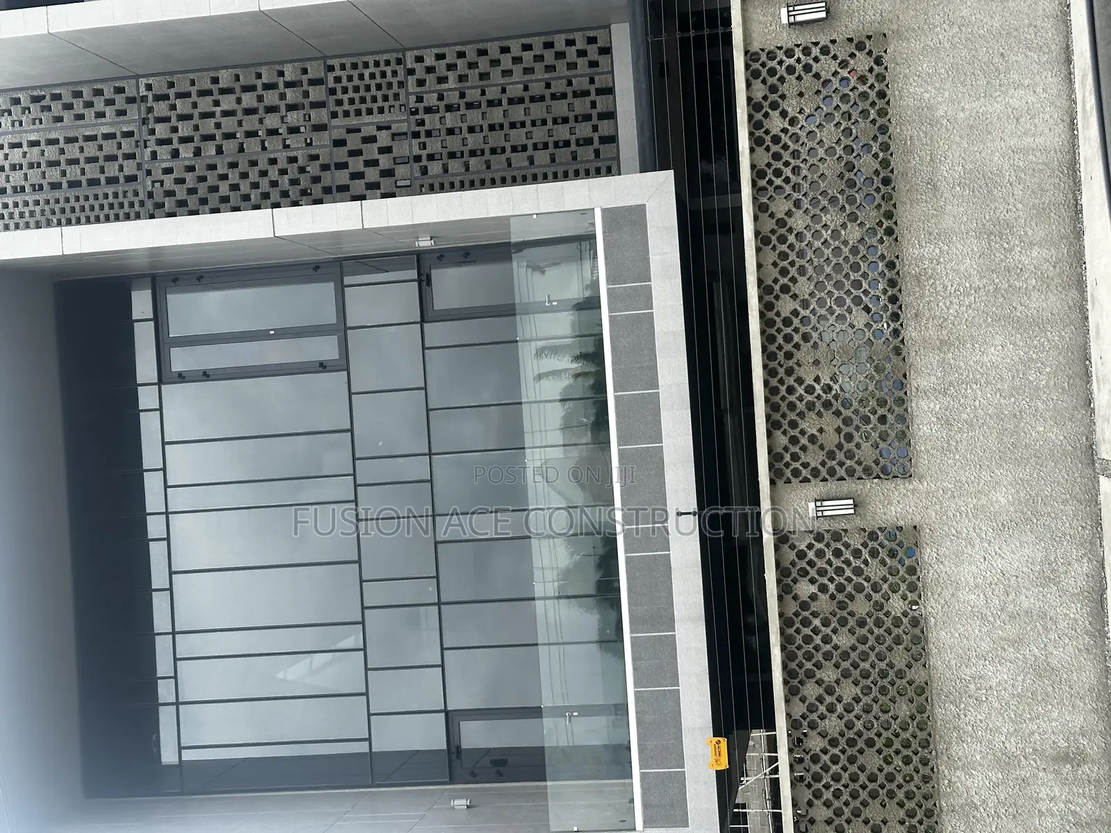 Glass Cutting Wall With Glass Door Frameless Handrails