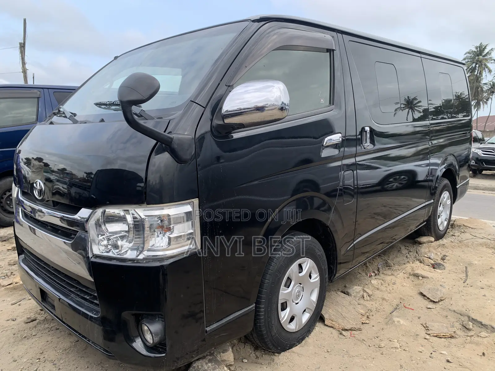 Toyota HiAce 2014 Black