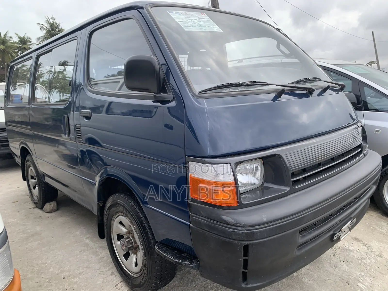 Toyota Grand HiAce 1999 Blue