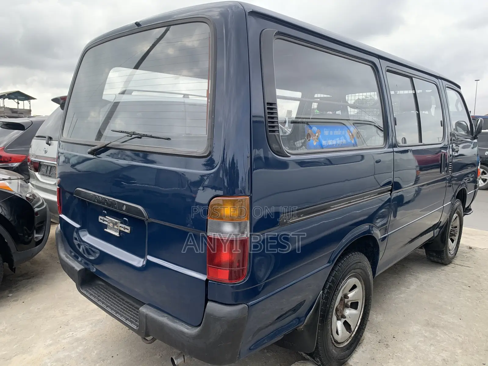 Toyota Grand HiAce 1999 Blue