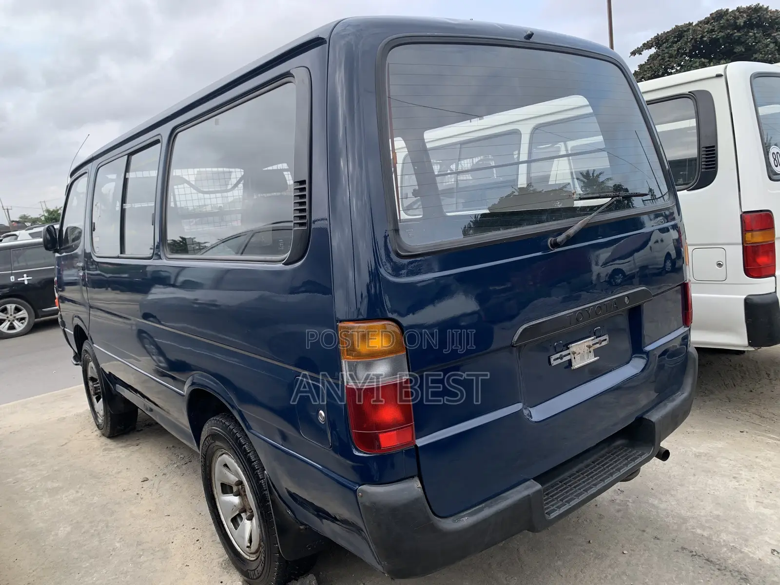 Toyota Grand HiAce 1999 Blue