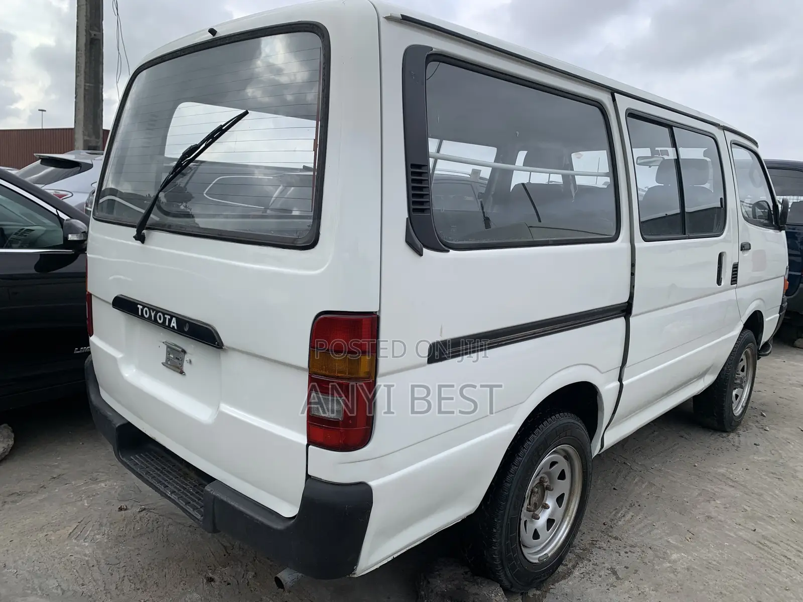 Toyota Grand HiAce 1999 White