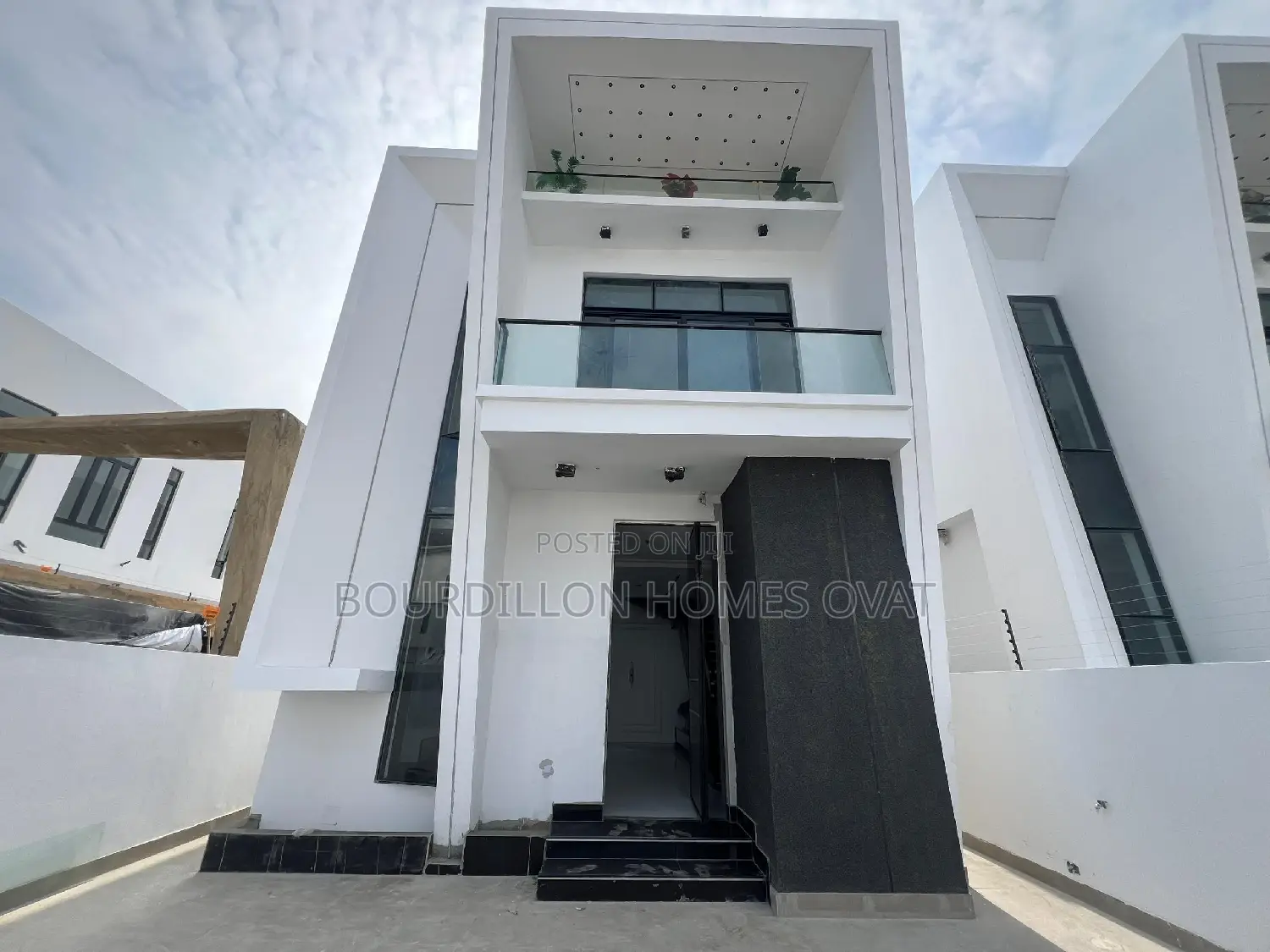4bdrm Duplex in Lekki for sale