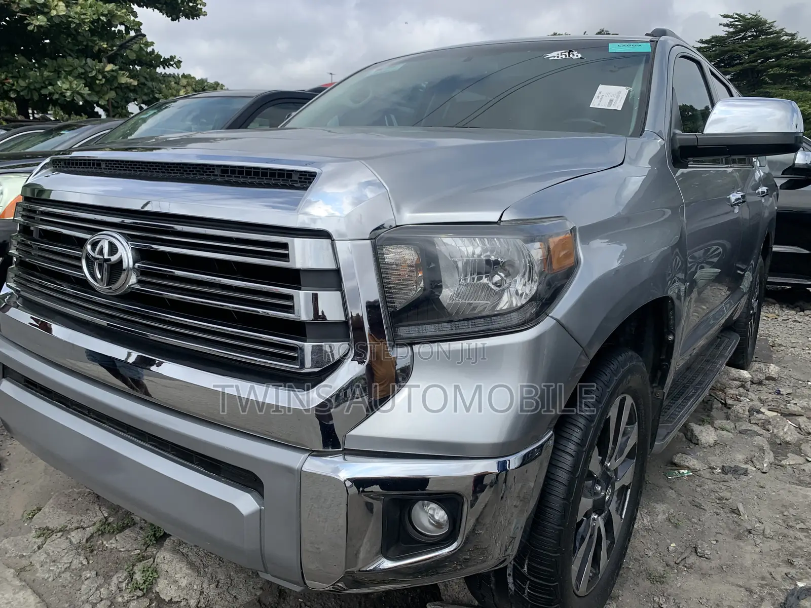 Toyota Sequoia Platinum 4dr SUV 4WD (5.7L 8cyl 6A) 2013 Silver