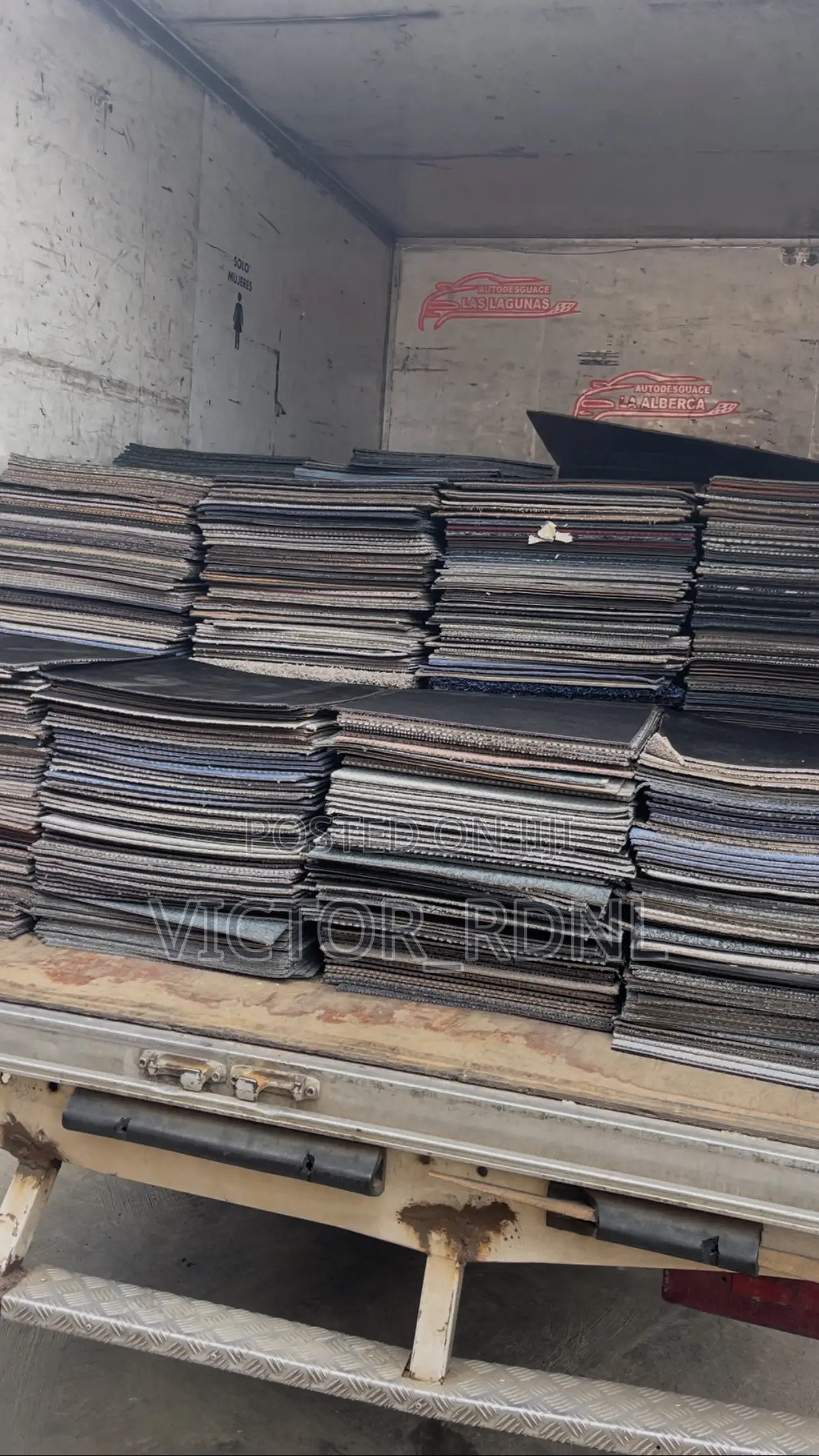 Premium Wholesale Rug Carpet Tiles Available