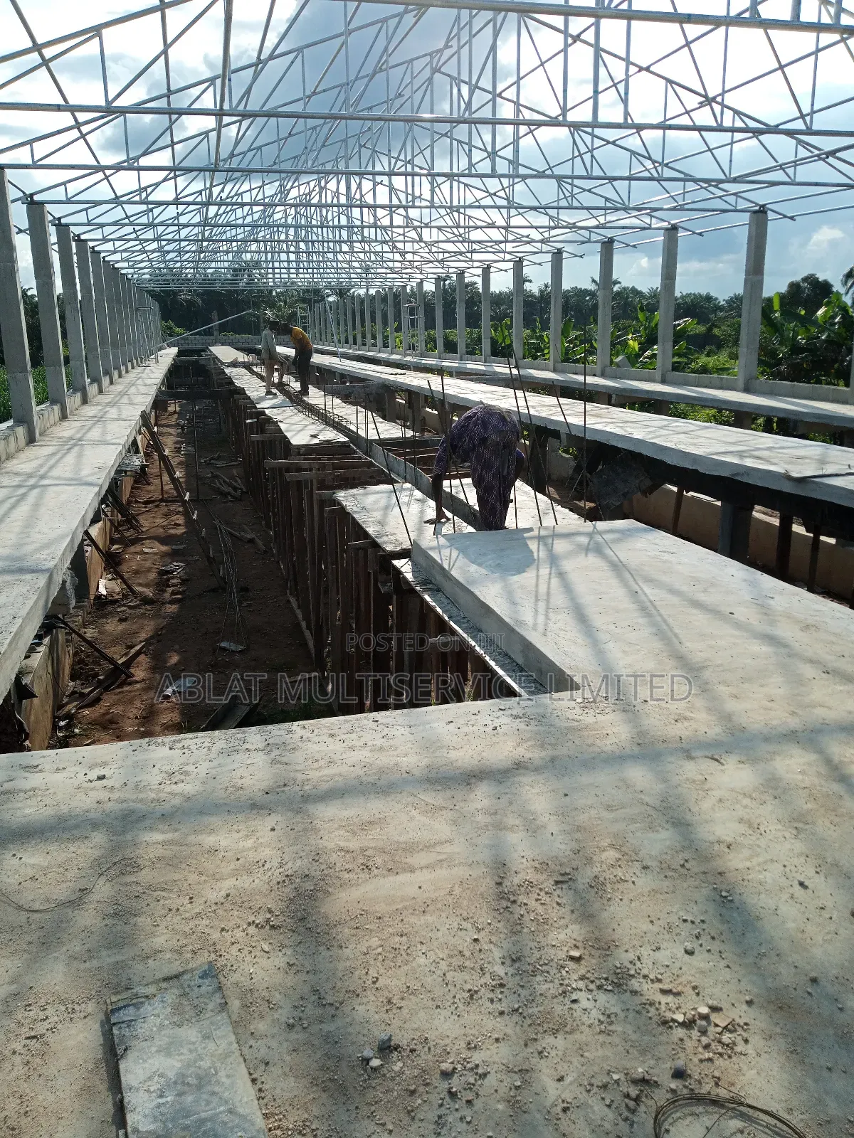 Standard High Rise Pen House for Commercial Farmers