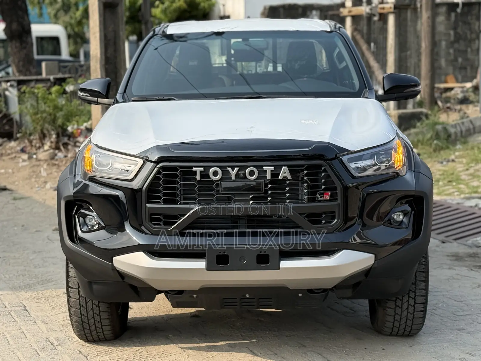 New Toyota Hilux 2025 Black