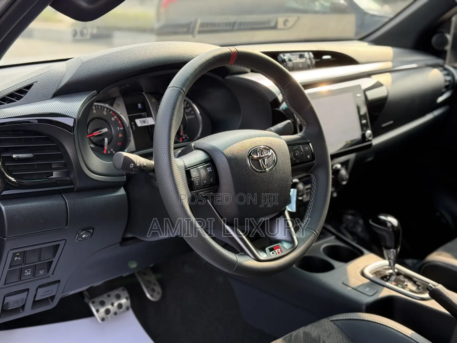 New Toyota Hilux 2025 Black