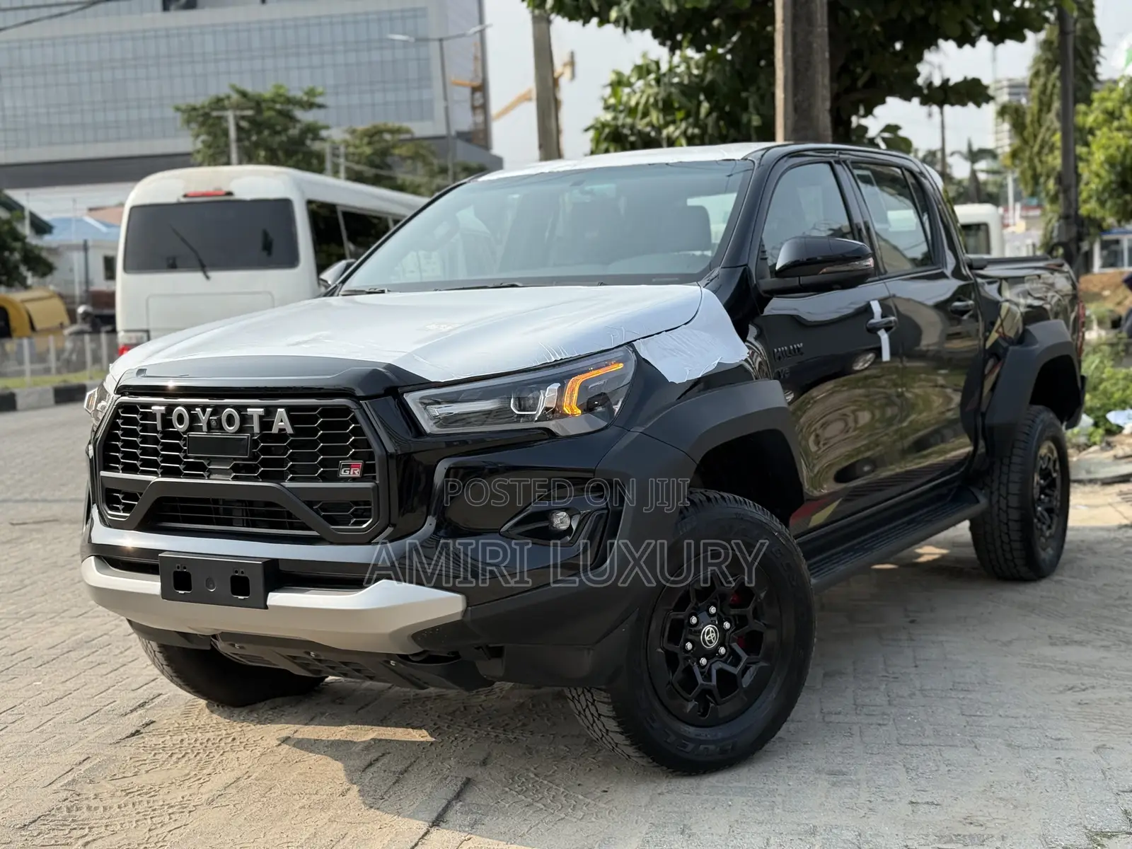 New Toyota Hilux 2025 Black