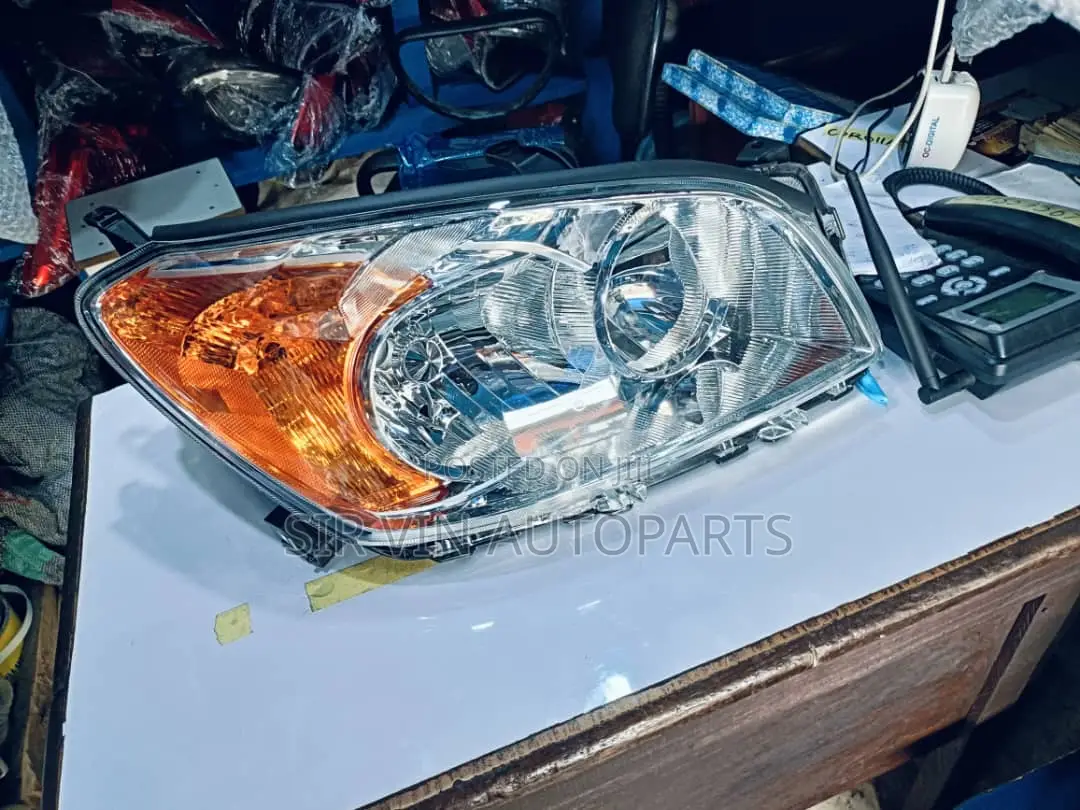 Toyota Rav4 2010 Headlight/Headlamp