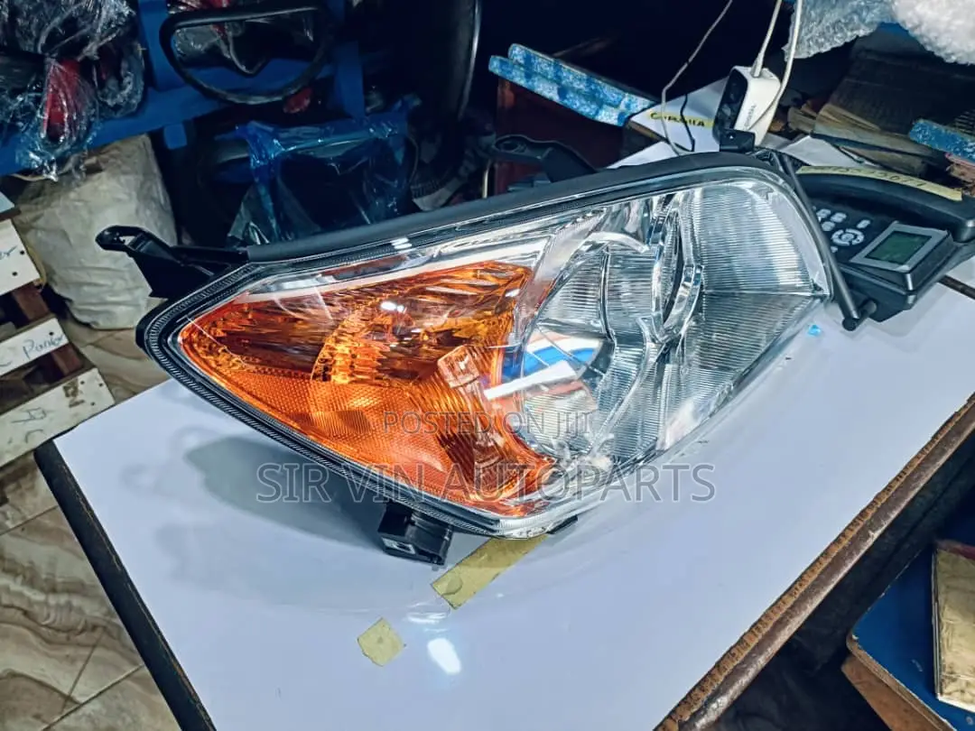 Toyota Rav4 2010 Headlight/Headlamp