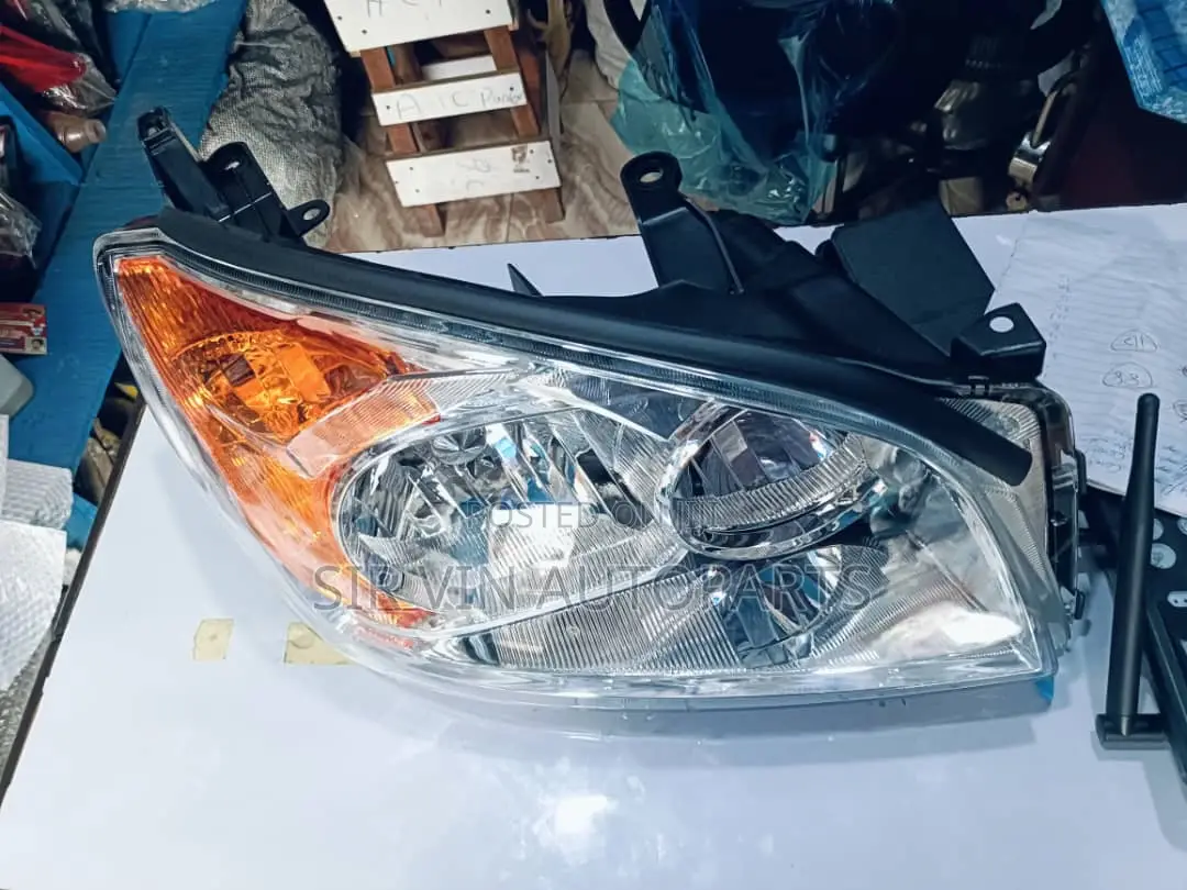 Toyota Rav4 2010 Headlight/Headlamp