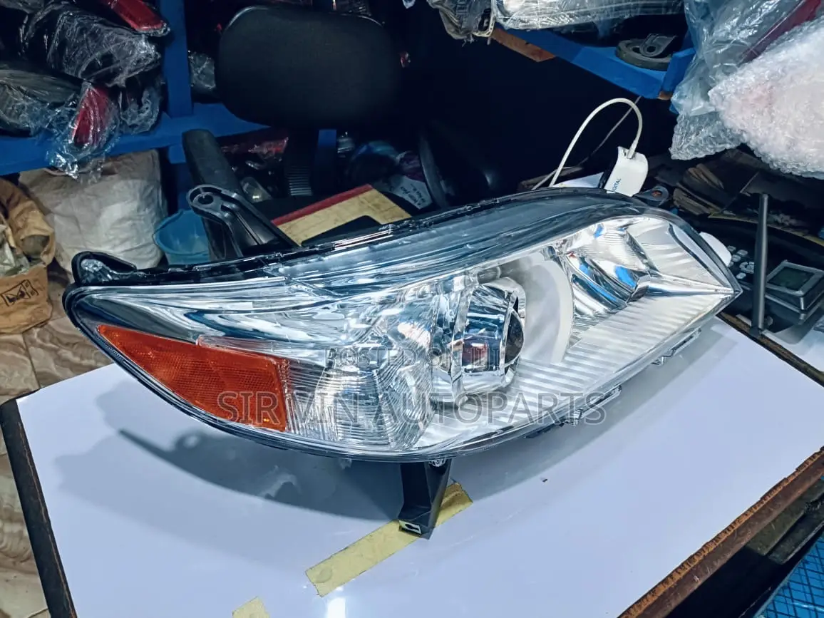 Toyota Sienna 2012 Headlight/Headlamp