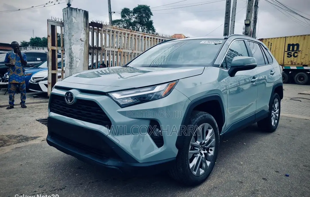 Toyota RAV4 XLE Premium FWD 2023 Green