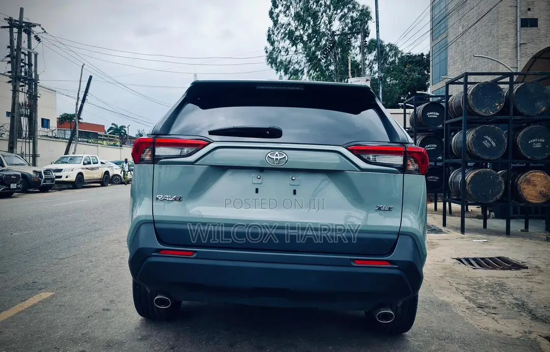 Toyota RAV4 XLE Premium FWD 2023 Green