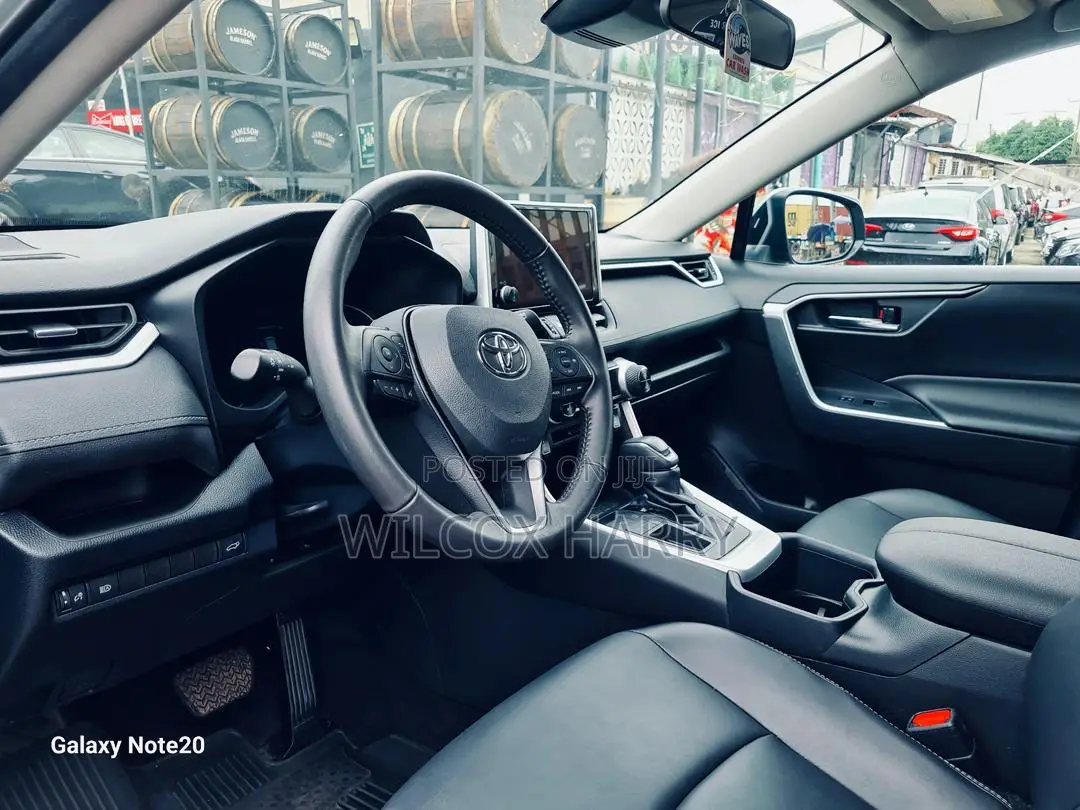 Toyota RAV4 XLE Premium FWD 2023 Green