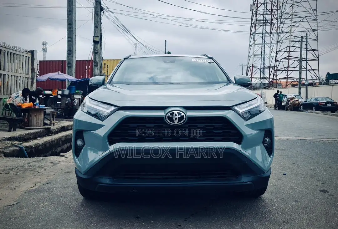 Toyota RAV4 XLE Premium FWD 2023 Green