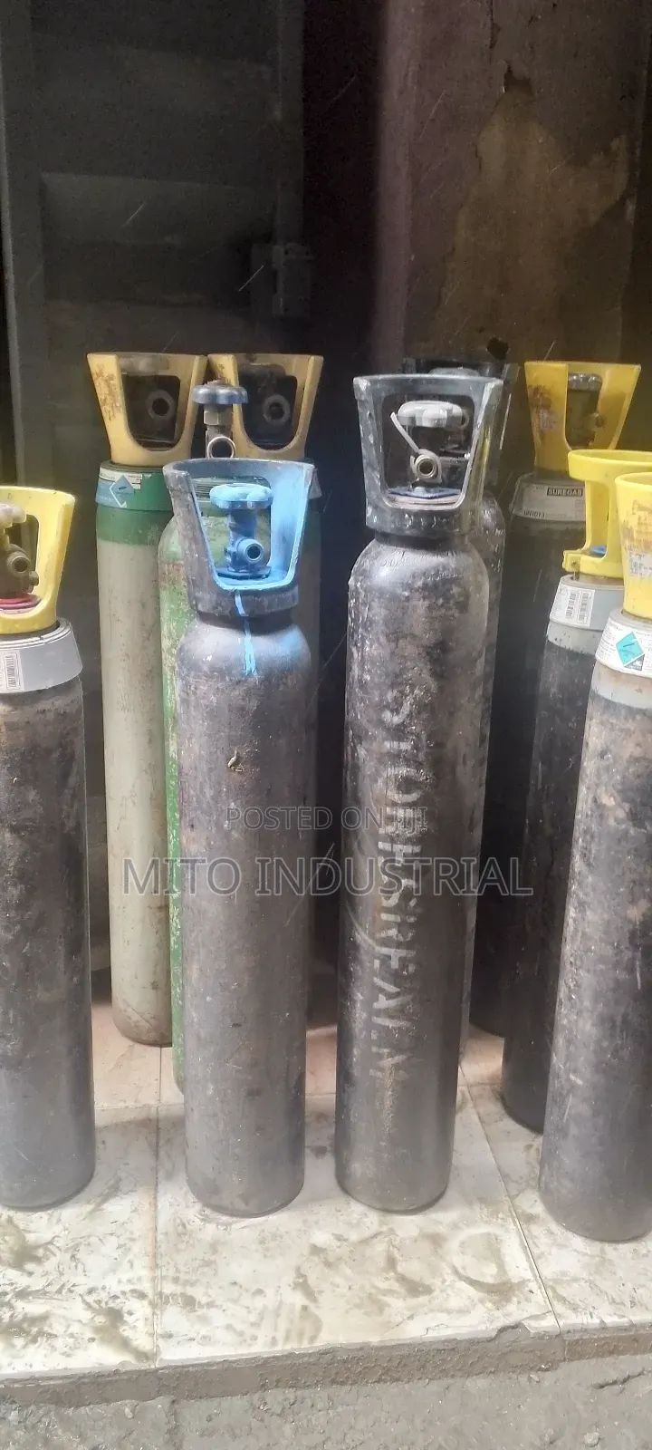 2 Meter Oxygen Cylinder