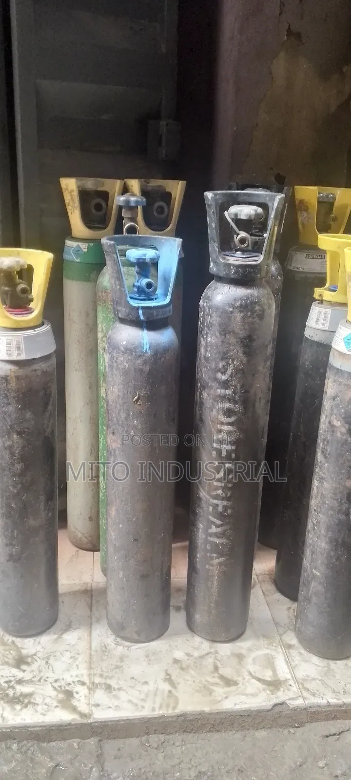 2 Meter Oxygen Cylinder