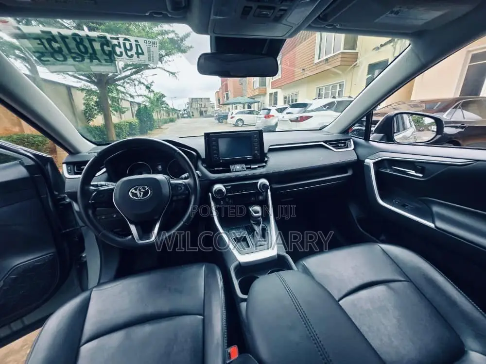 Toyota RAV4 XLE Premium AWD 2020 Green
