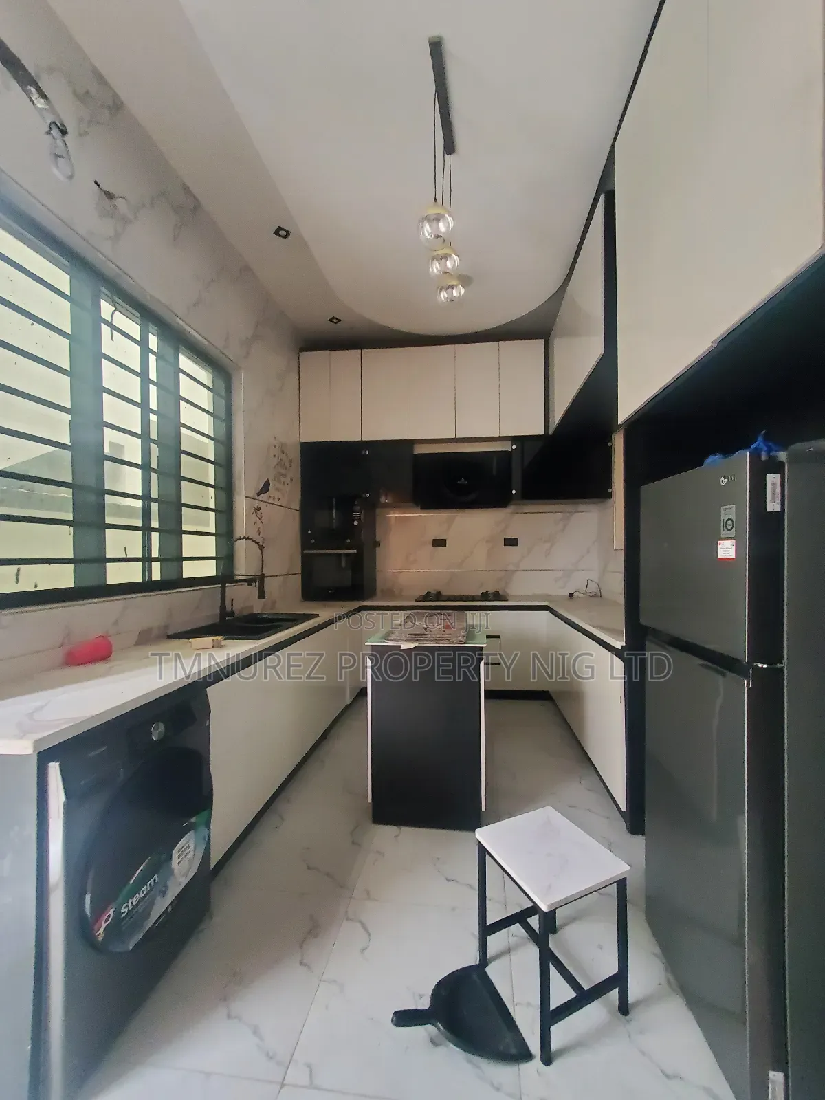 5bdrm Duplex in Chevron for rent