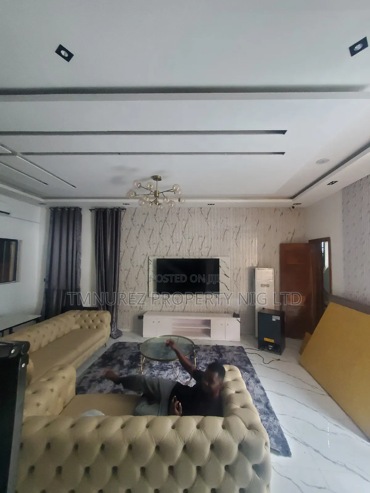 5bdrm Duplex in Chevron for rent