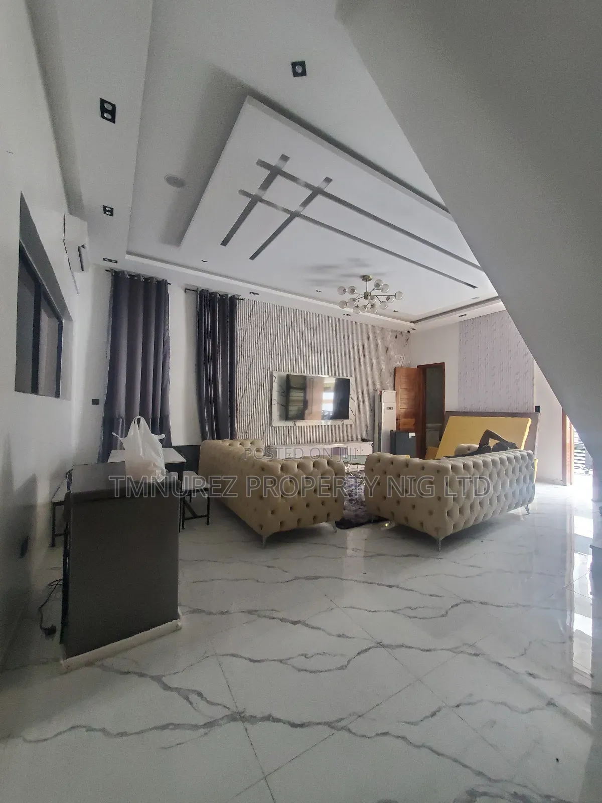 5bdrm Duplex in Chevron for rent