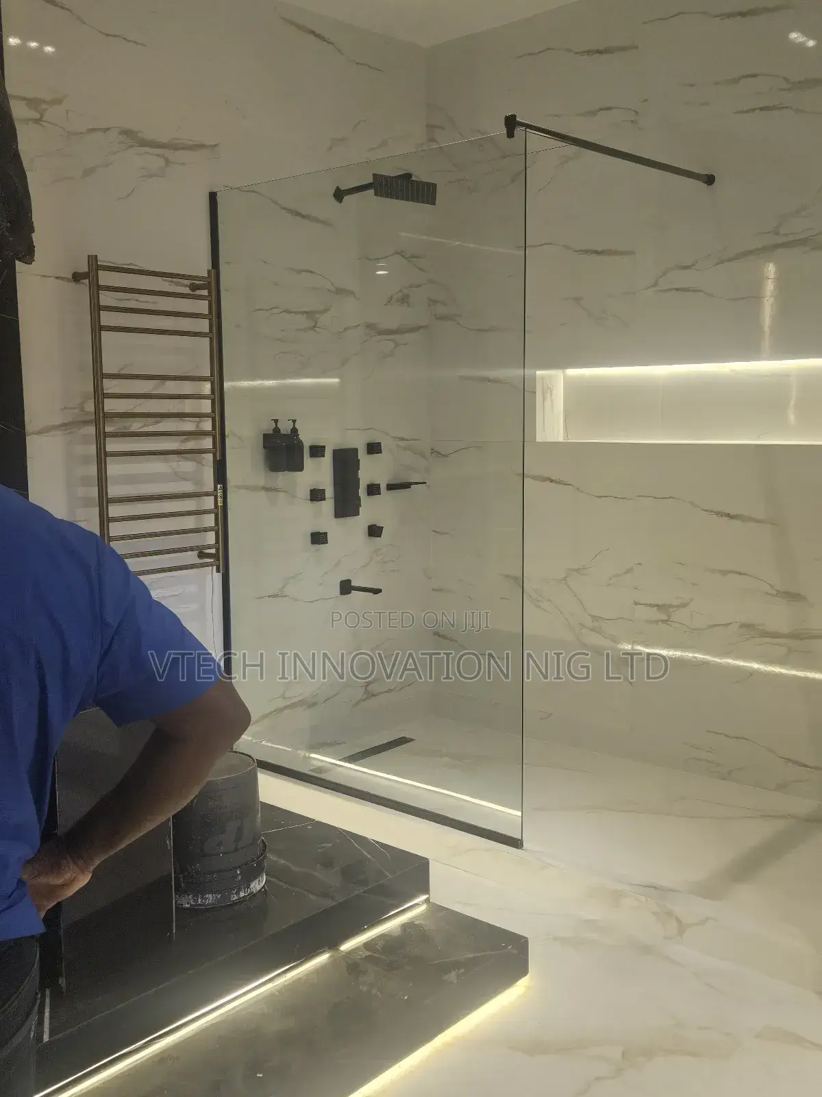 Standalone Fixed Glass