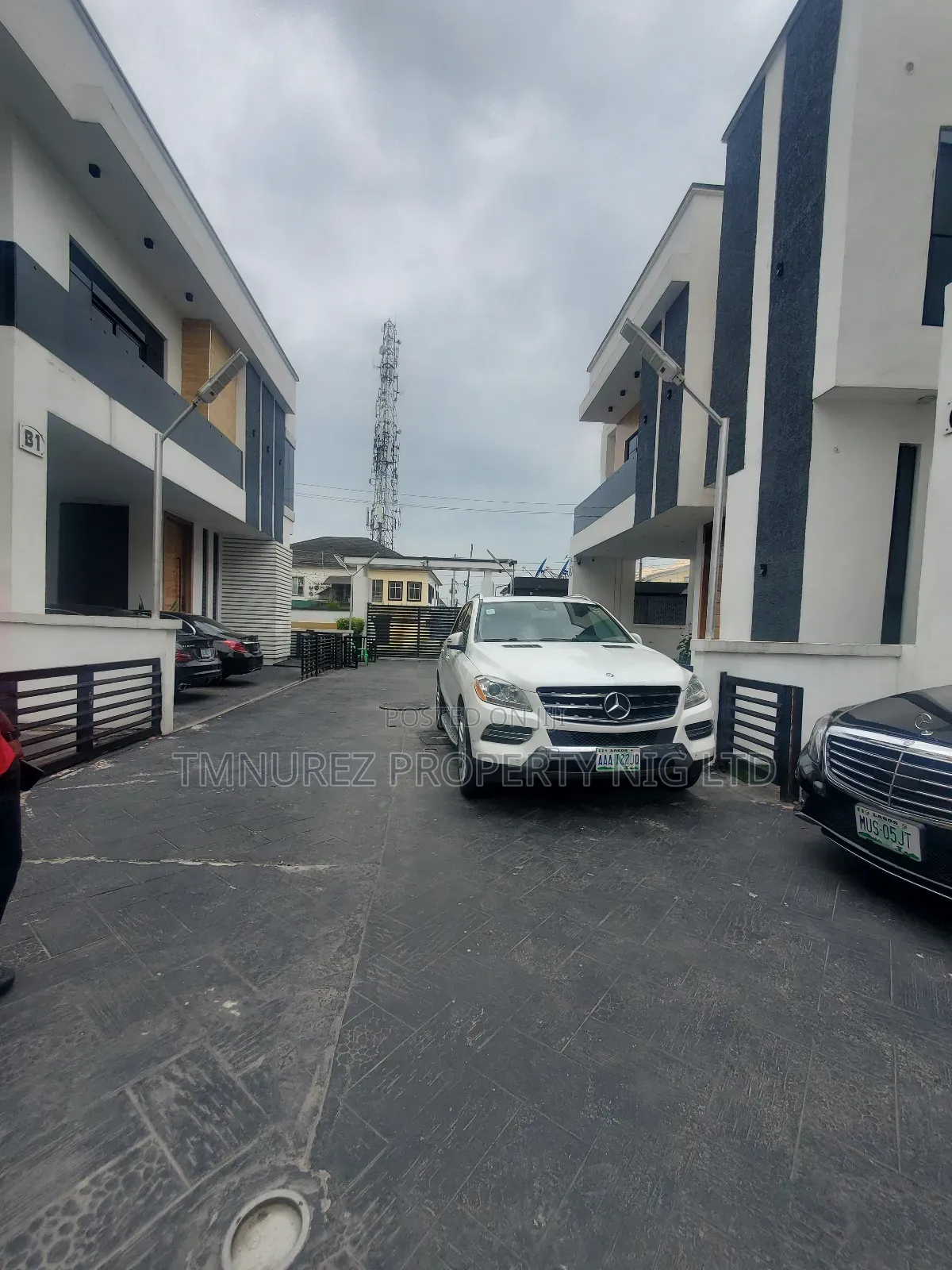 5bdrm Duplex in Chevron for rent