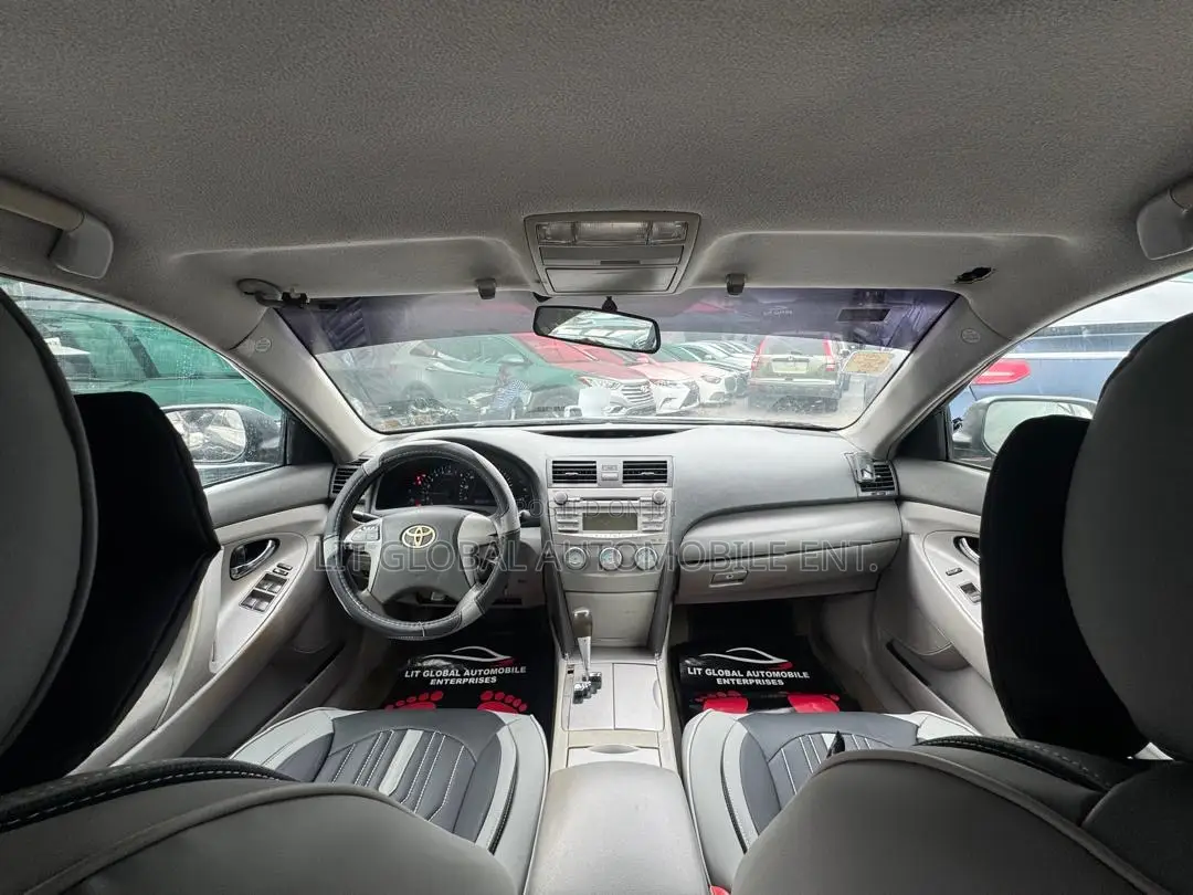 Toyota Camry LE 4dr Sedan (2.5L 4cyl 6AM) 2010 Gray