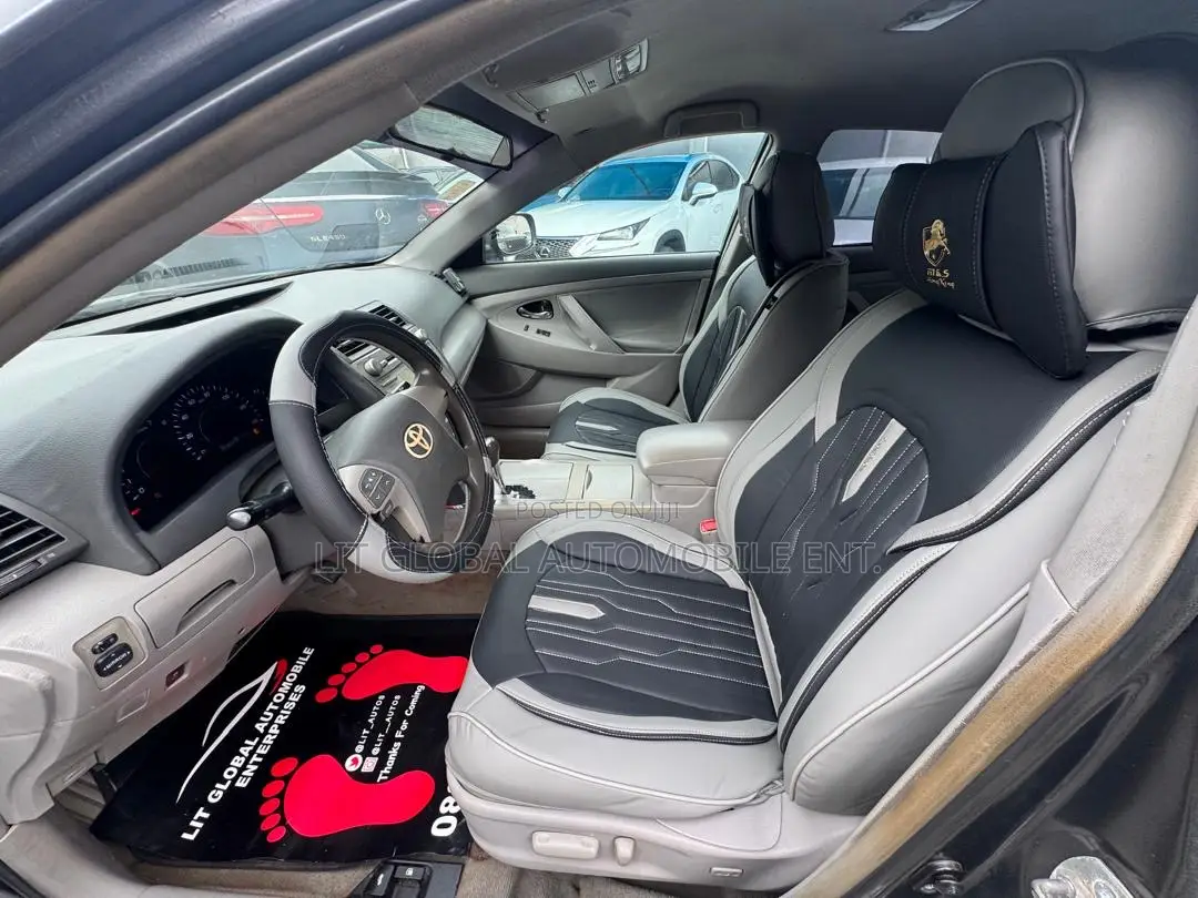Toyota Camry LE 4dr Sedan (2.5L 4cyl 6AM) 2010 Gray
