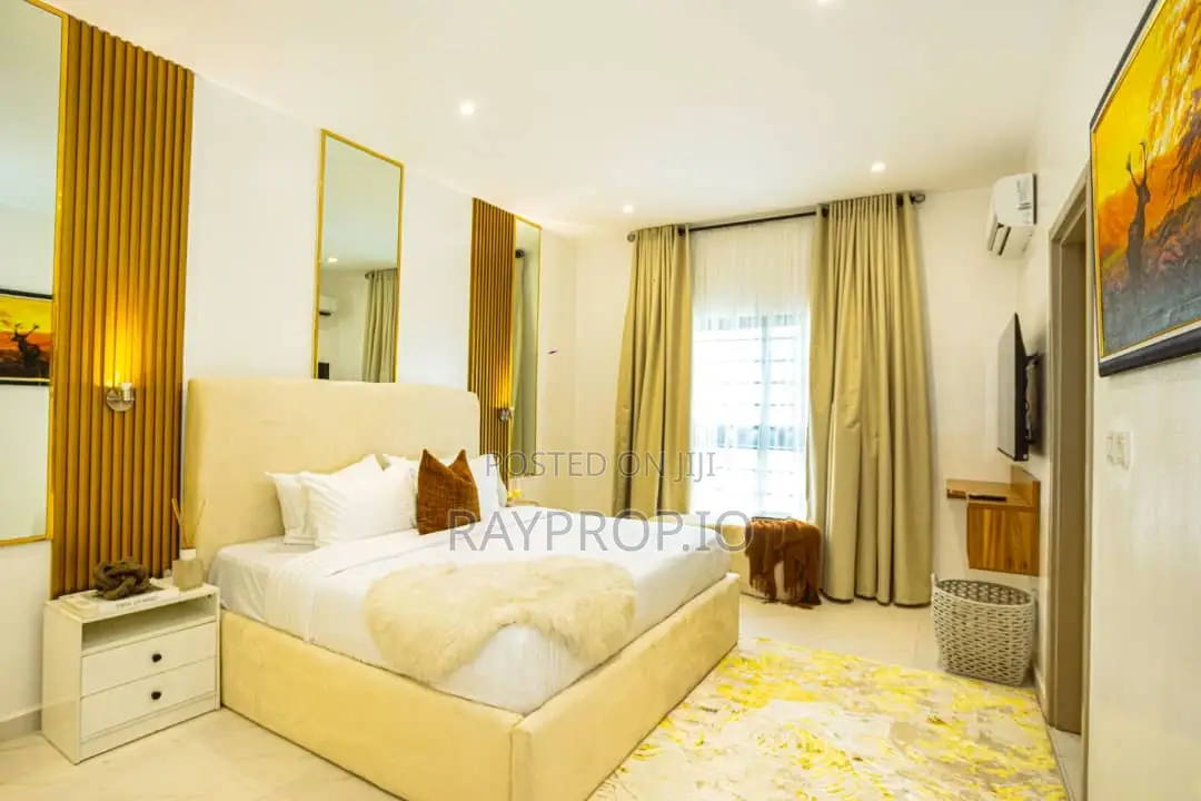 055166qc - 3 Bedroom Shortlet in Ikeja