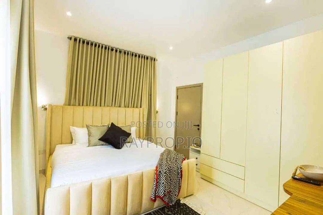 055166qc - 3 Bedroom Shortlet in Ikeja
