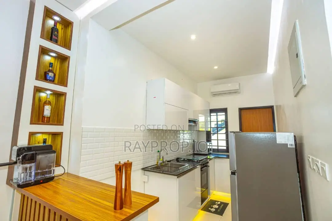 055166qc - 3 Bedroom Shortlet in Ikeja