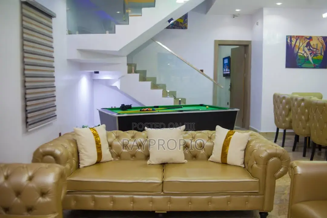 652620ul - 5 Bedroom Shortlet in Ikeja Gra
