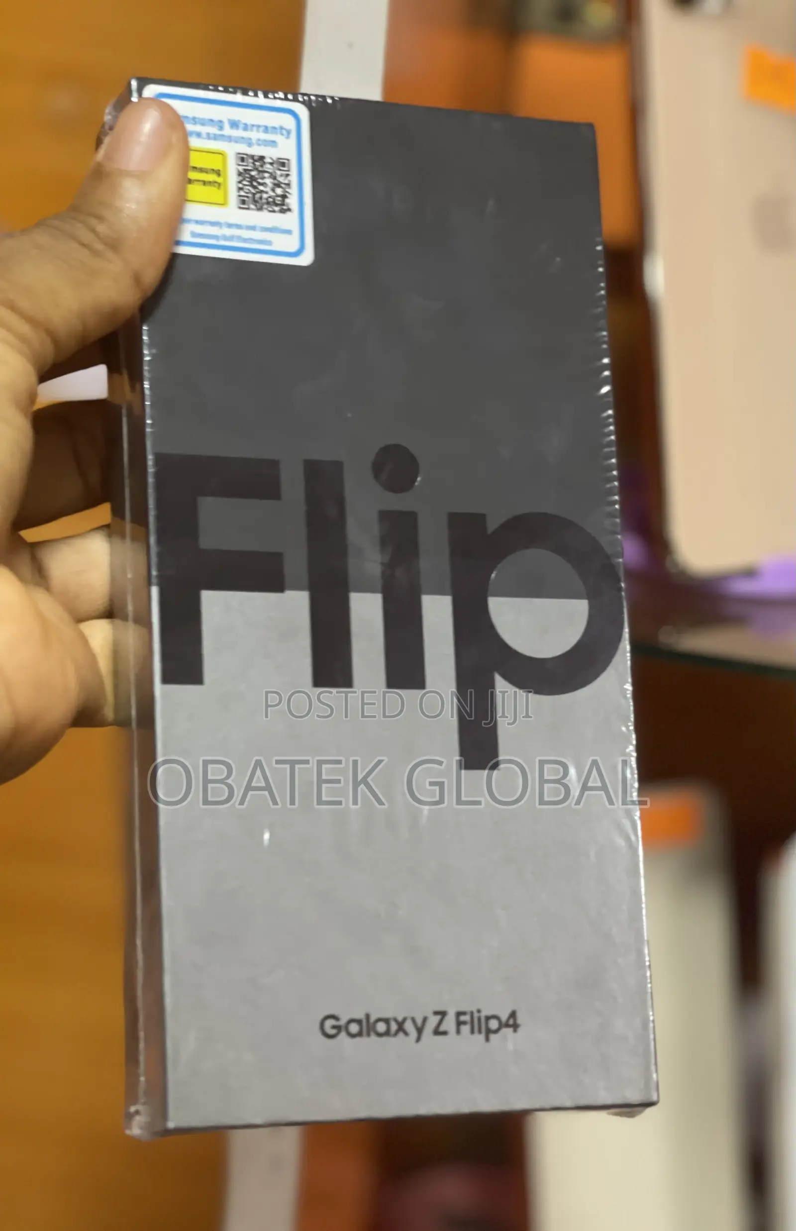 New Samsung Galaxy Z Flip4 128 GB Gold