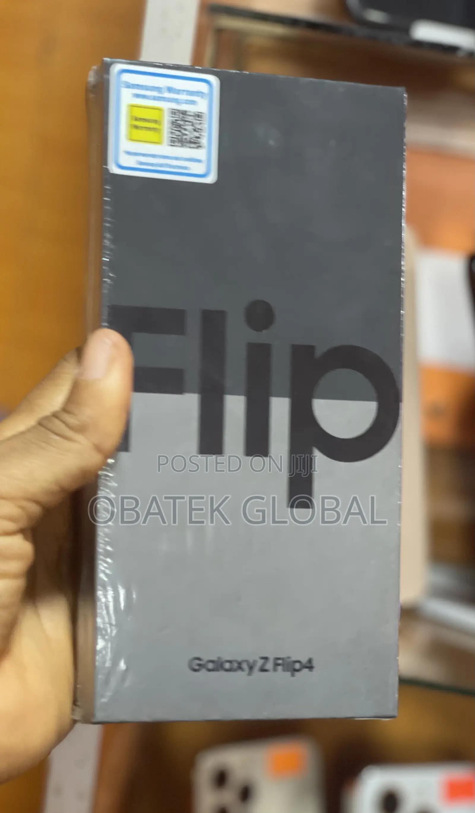 New Samsung Galaxy Z Flip4 128 GB Gold