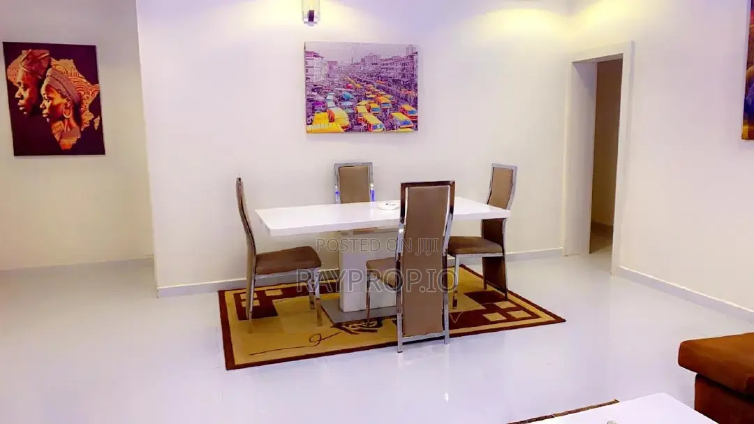 792032rn - 3 Bedroom Shortlet in Surulere
