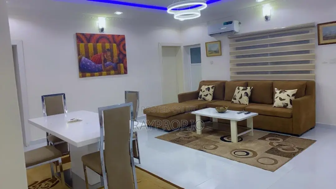 792032rn - 3 Bedroom Shortlet in Surulere