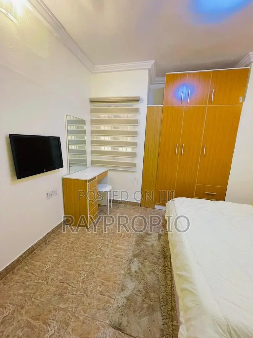 792032rn - 3 Bedroom Shortlet in Surulere