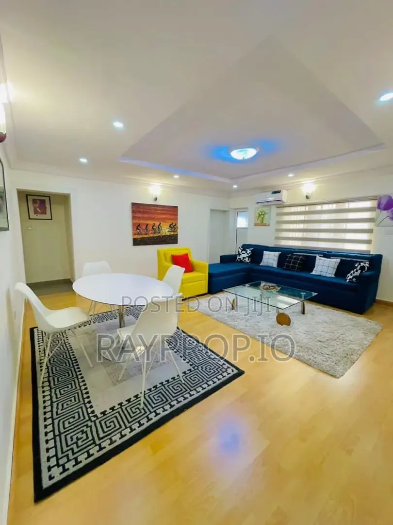 792032rn - 3 Bedroom Shortlet in Surulere