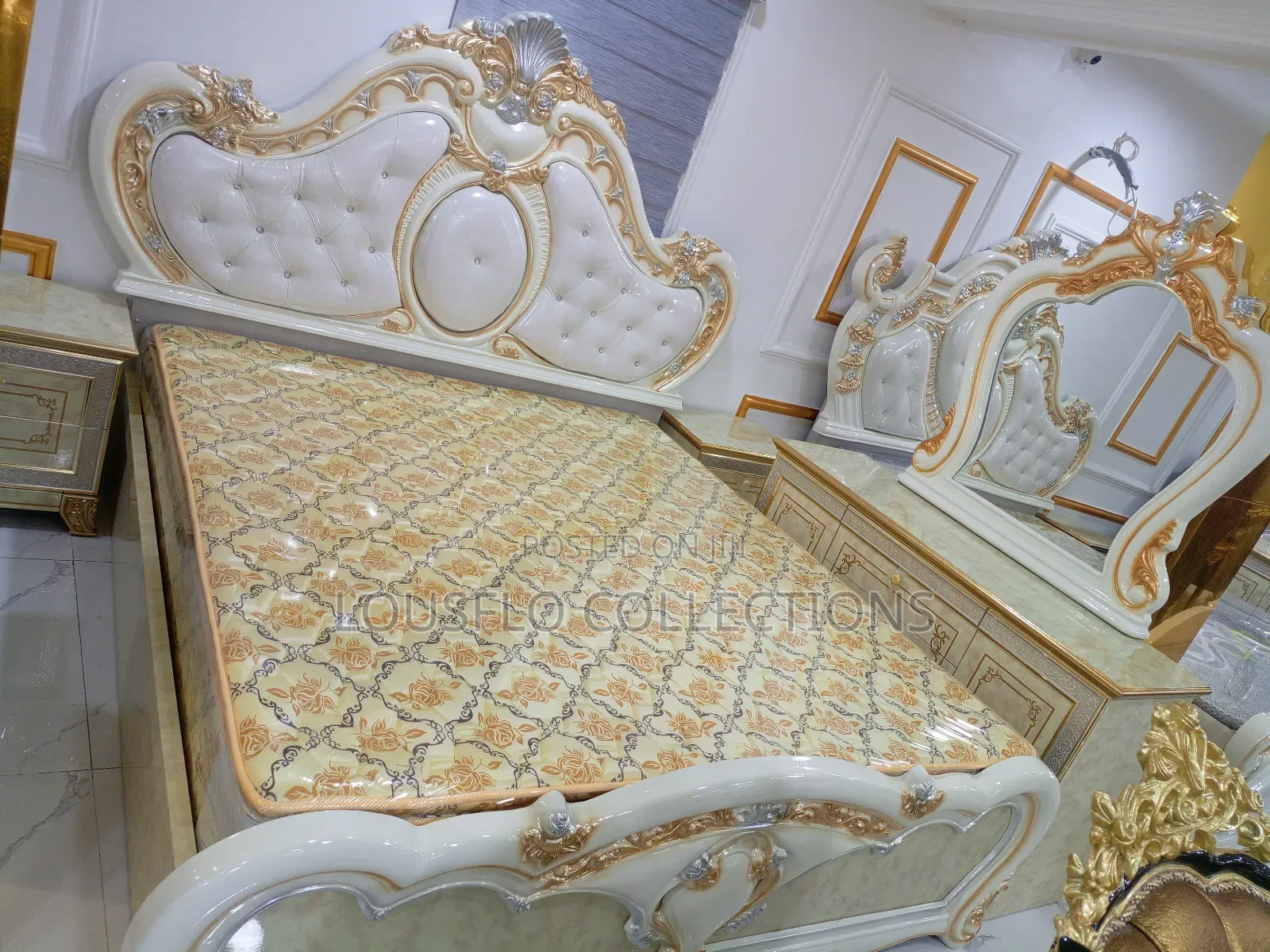 Quality Royal King Bed With Dressing Mirror Set