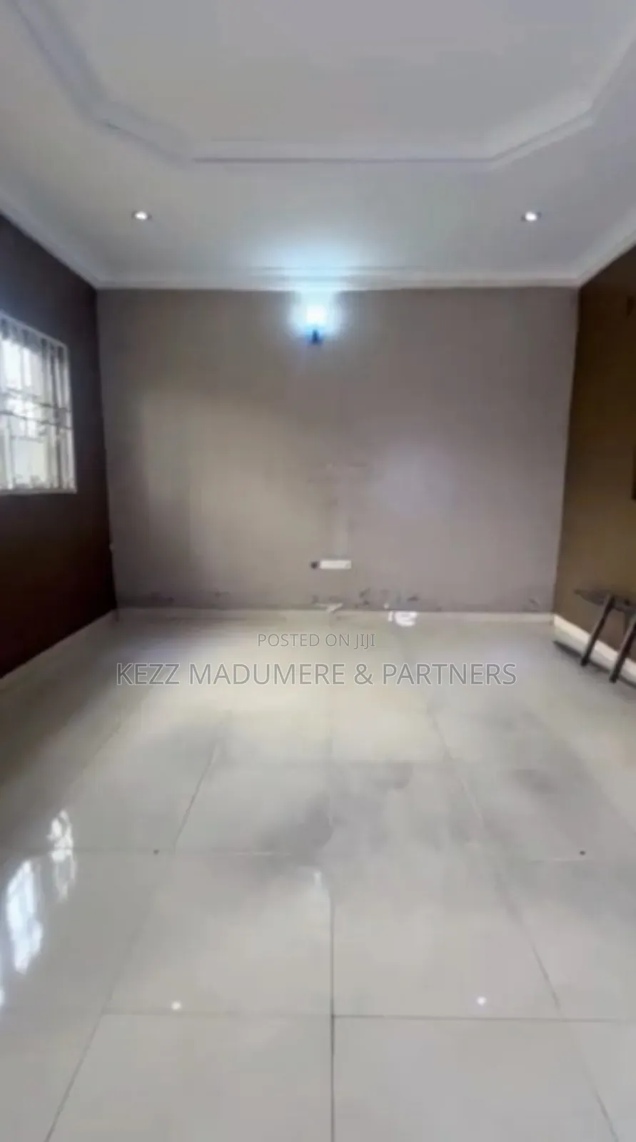 5bdrm Duplex in Off Slaughter Rd, for sale