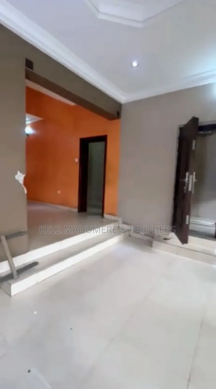 5bdrm Duplex in Off Slaughter Rd, for sale