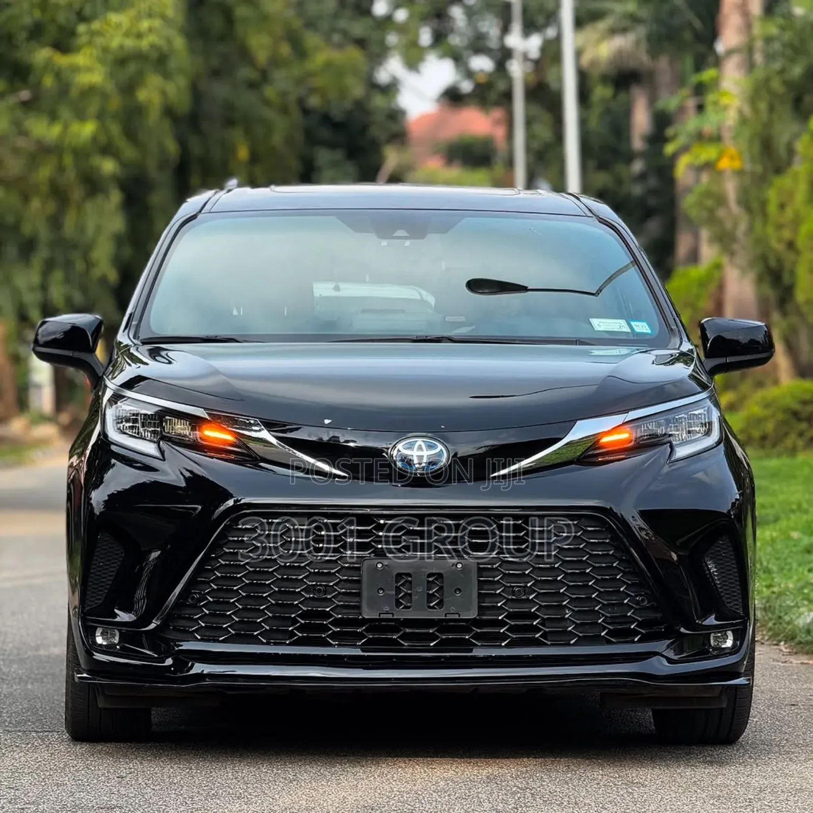 Toyota Sienna XLE 8-Passenger 2021 Black