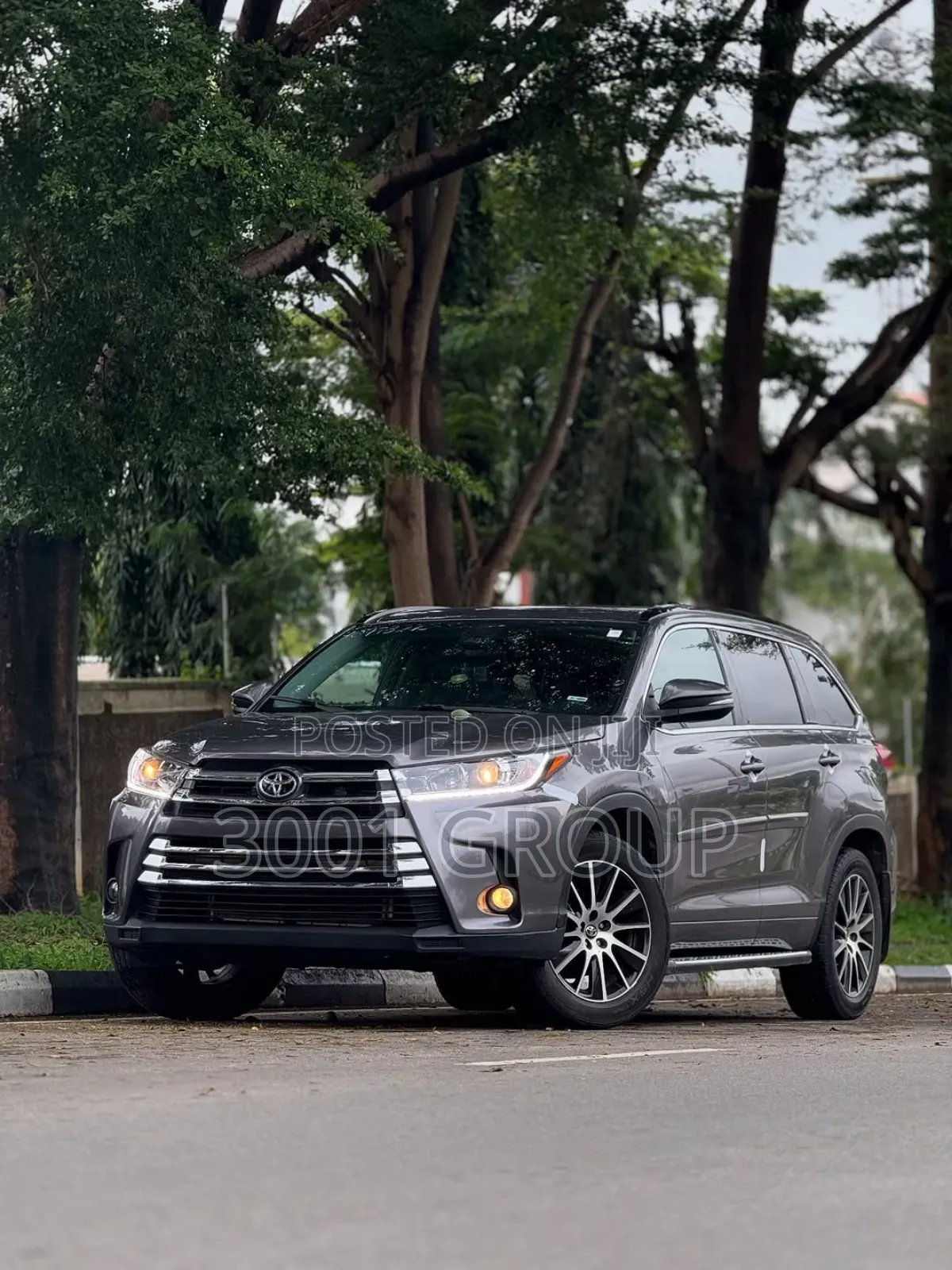 Toyota Highlander SE 2019 Gray
