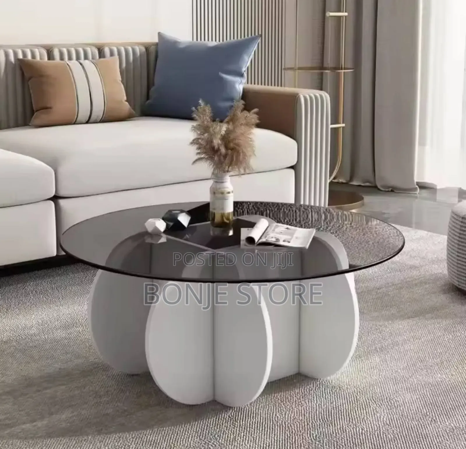 Round Light Luxury High Temperature Resistant Tempered Glass Table