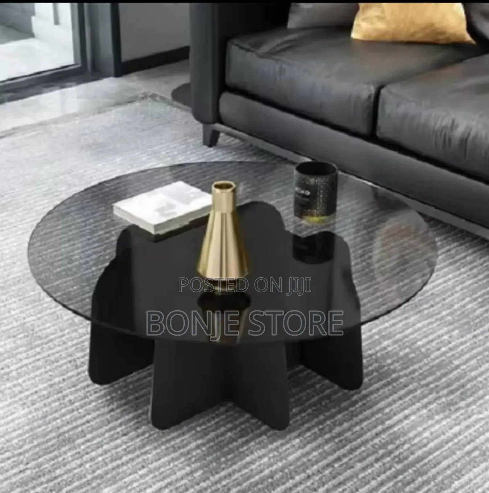 Round Light Luxury High Temperature Resistant Tempered Glass Table