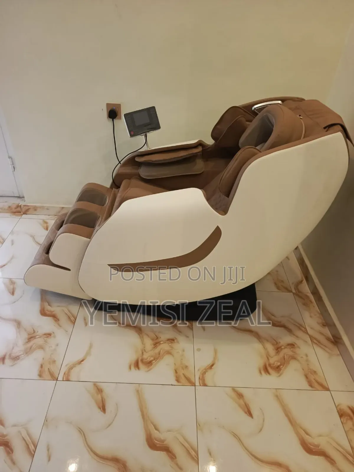 4d Massage Chair With Leg Bagging and Eye Wear