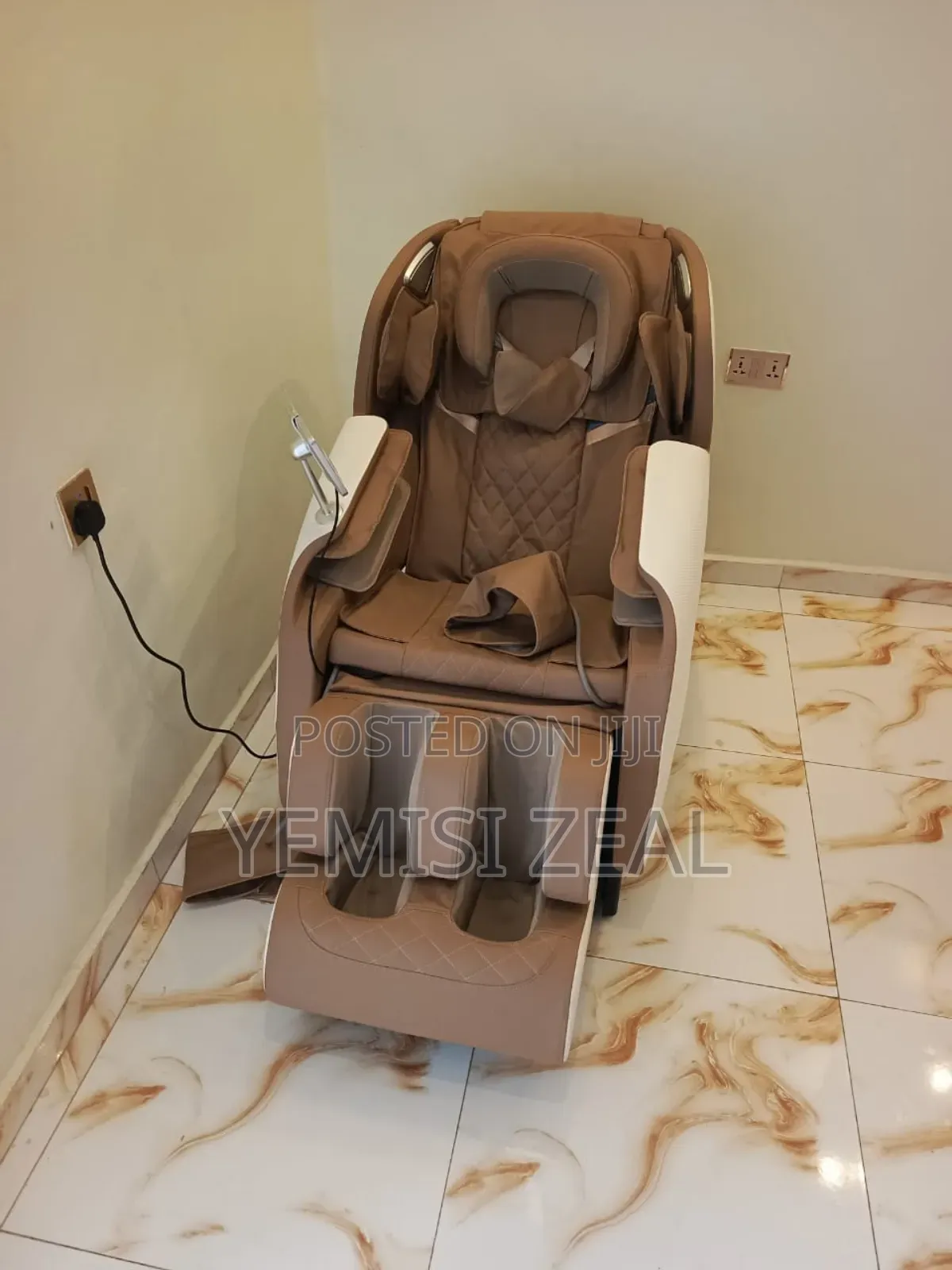 4d Massage Chair With Leg Bagging and Eye Wear